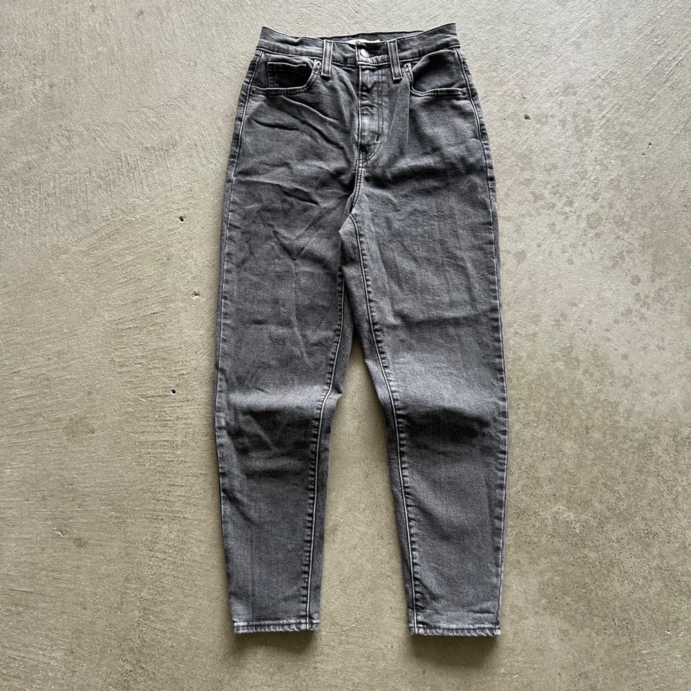 Levis High Waisted Mom Jeans Womens Size 26x27 Black‎ Dark Wash Denim Tapered
